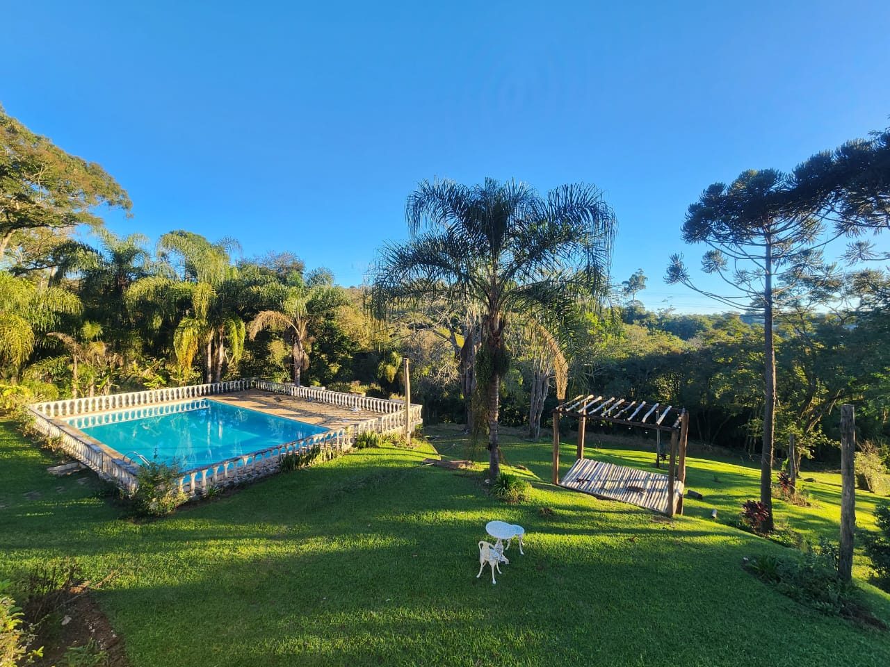 Piscina e jardim do Recanto Igaimatsu